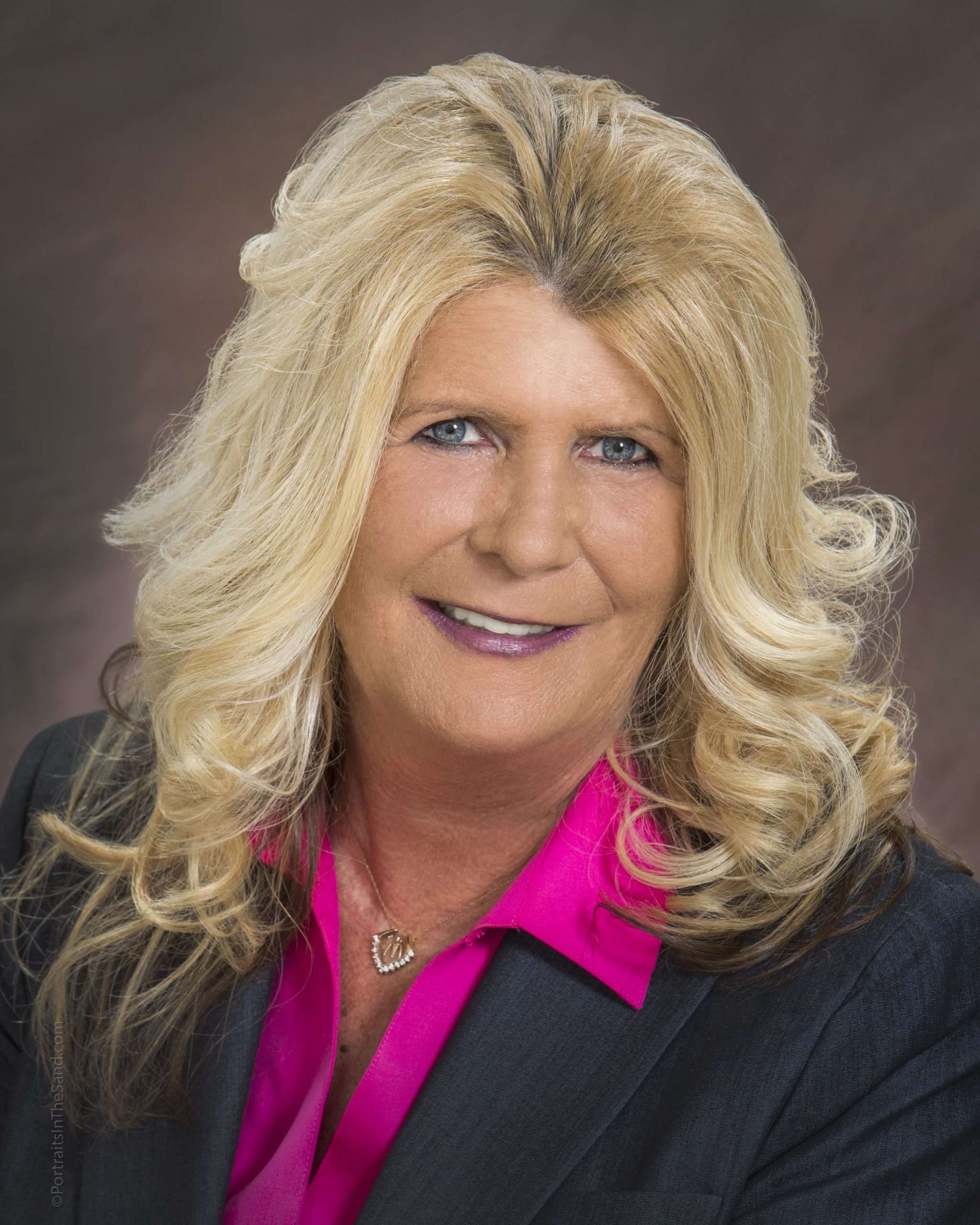 Ann Ewing [Profiles] • Instagram, Twitter, TikTok Foller